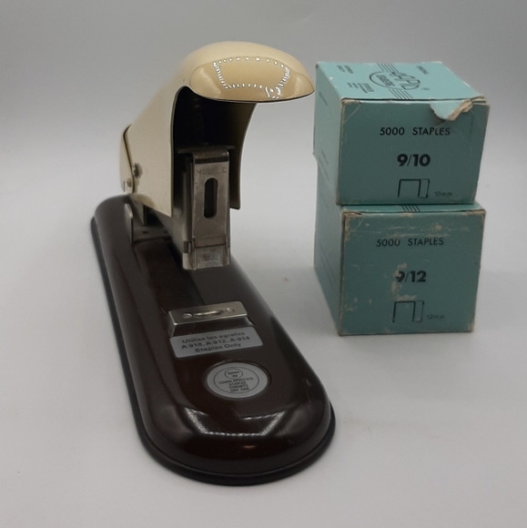 Vintage Apsco A9 Stapler Isaberg AB Hestra Sweden With 2 Boxes Staples - Picture 1 of 8